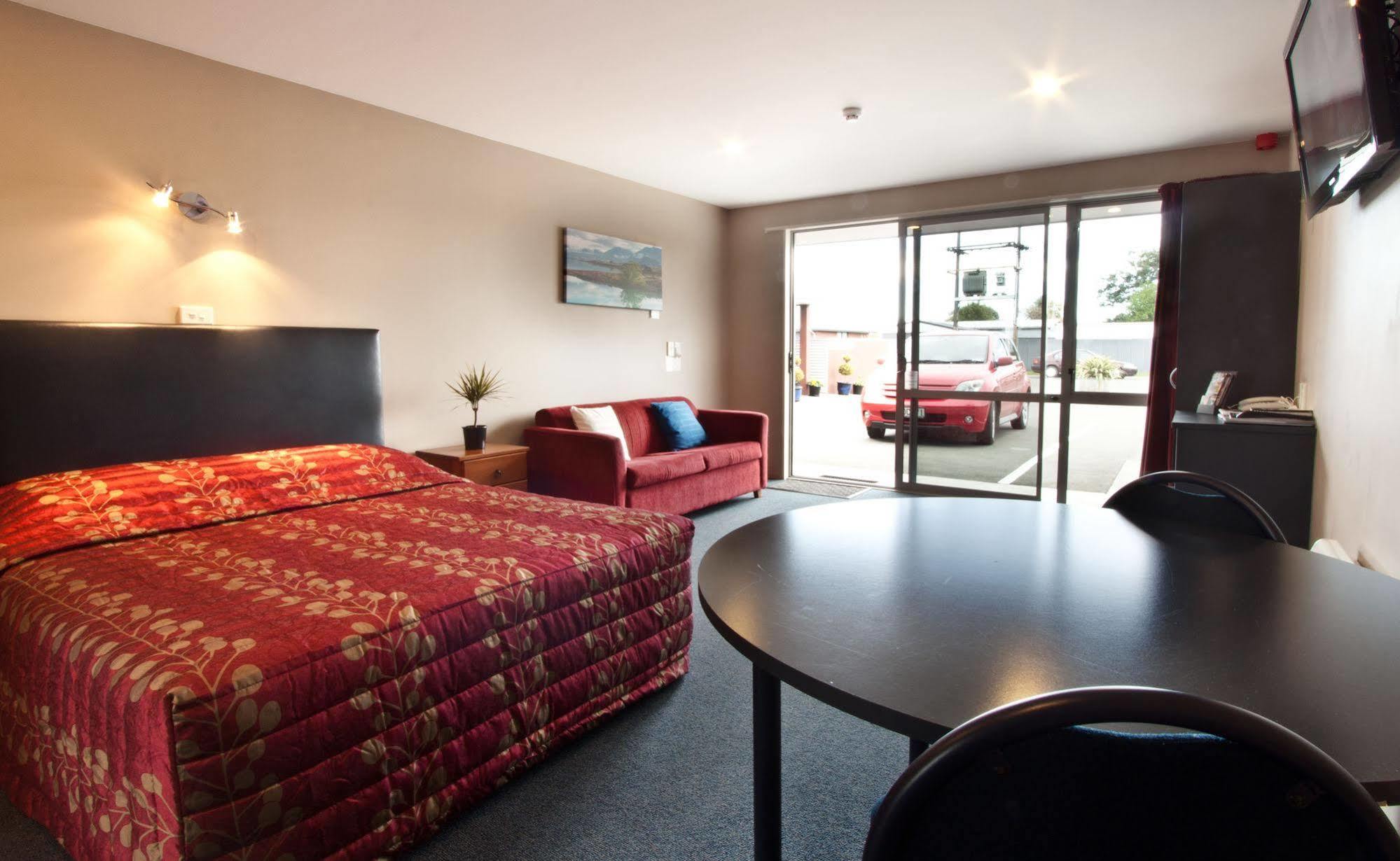 Phoenix Motel 4*